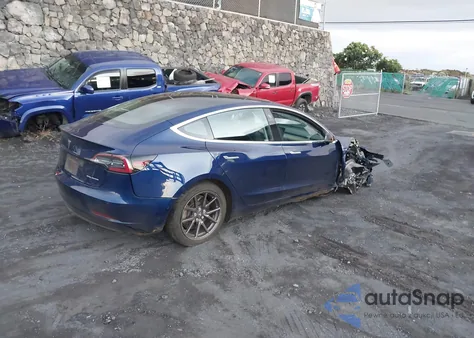 2018 Tesla Model 3 Long Range/Performance z USA, uszkodzony, nr VIN 5YJ3E1EB2JF115166